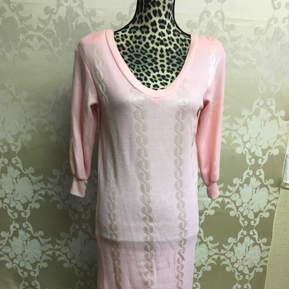 SALLY’S GIRL Feminine form-fitting dress